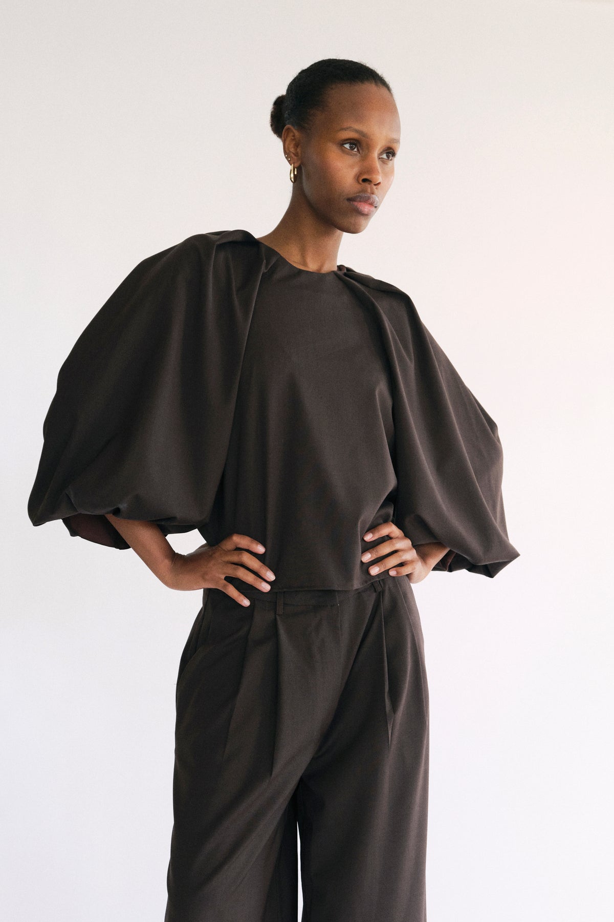 Atelier Taktil AT-Sinclair Balloon Blouse Shirts & Blouses 702 Coffee Bean